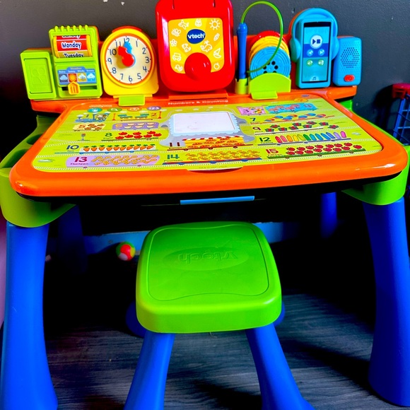 VTech Get Ready for School Learning Desk - Picture 1 of 1